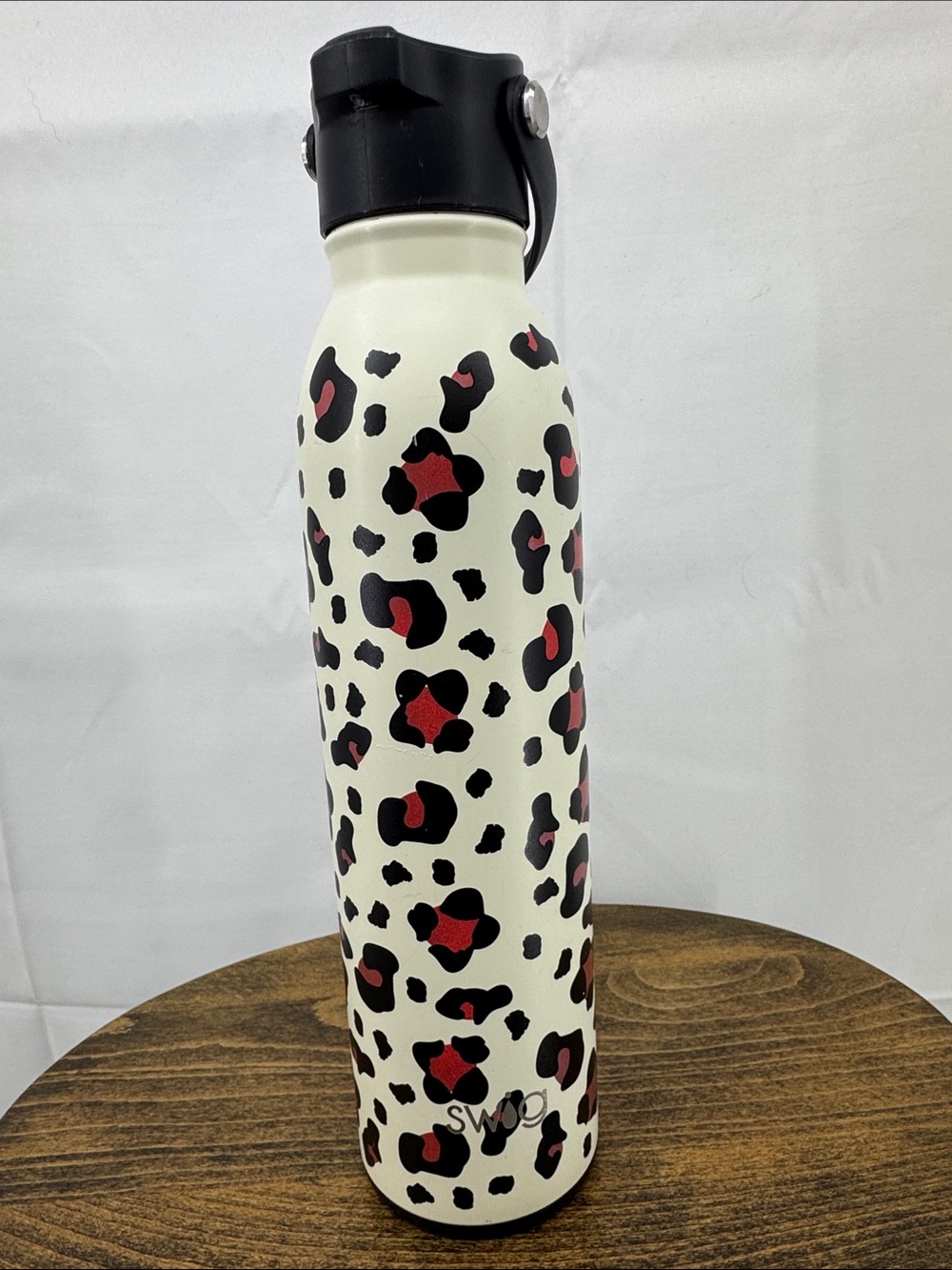 Swig Life Luxy Leopard Print Flip + Sip Stainless Water Bottle 20 oz